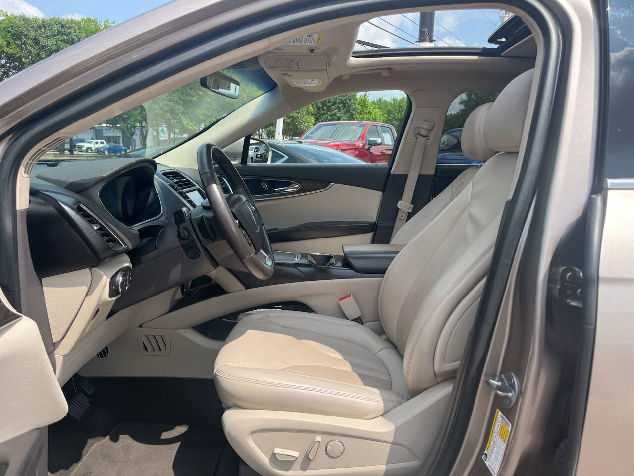 Vehicle image 8 of 24