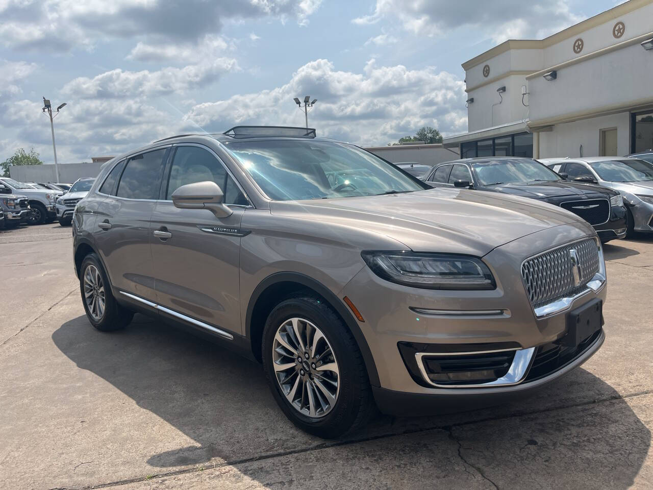 Vehicle image 3 of 24