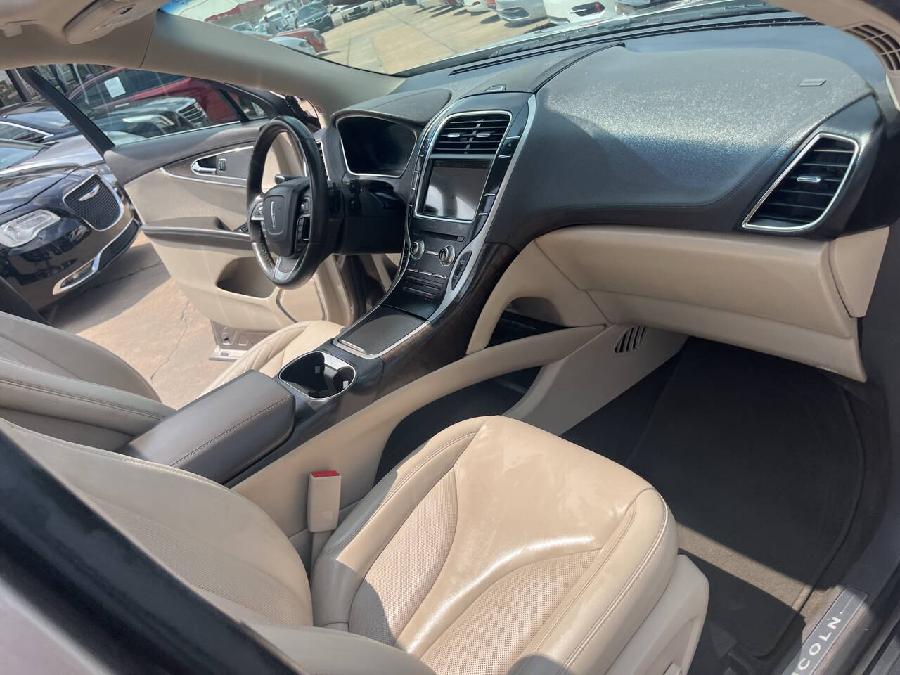 Vehicle image 22 of 24