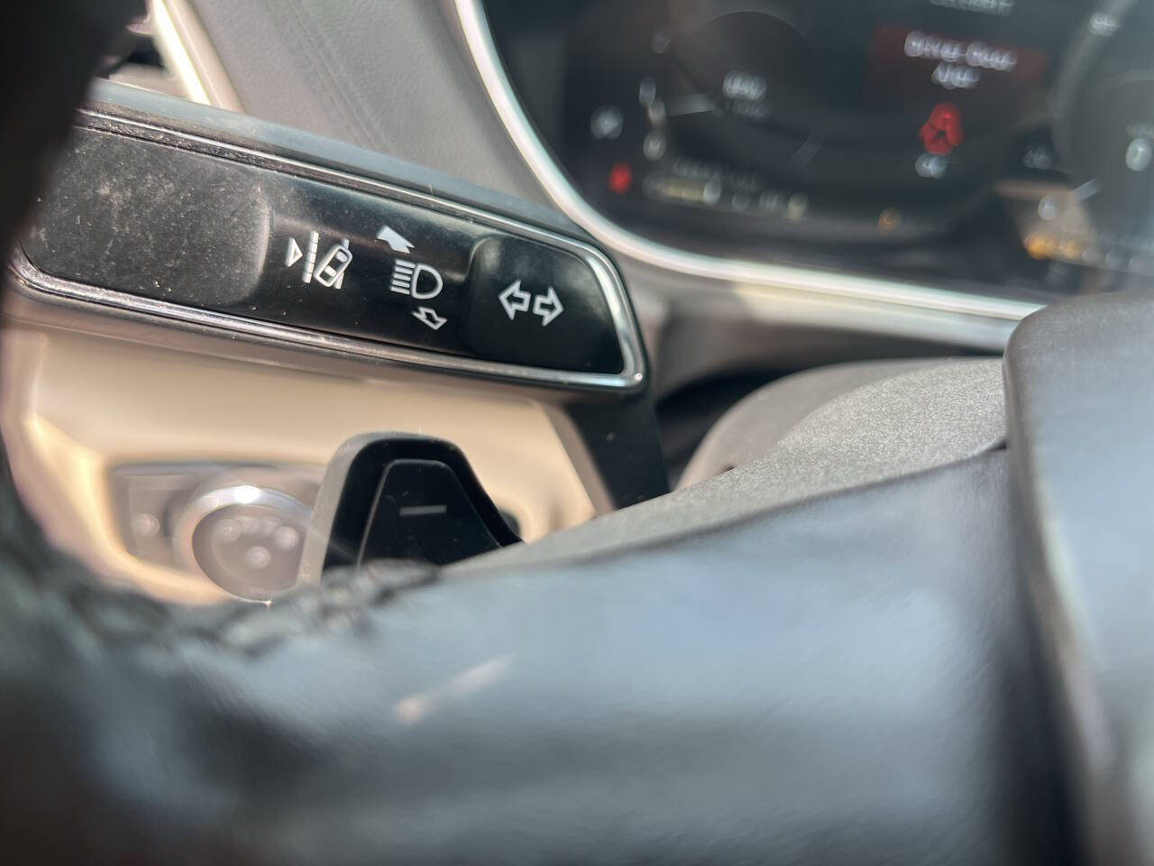 Vehicle image 11 of 24