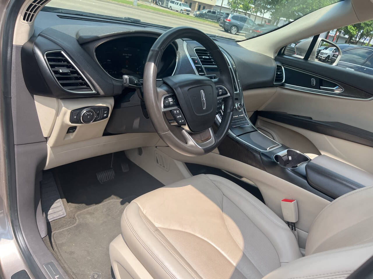 Vehicle image 9 of 24