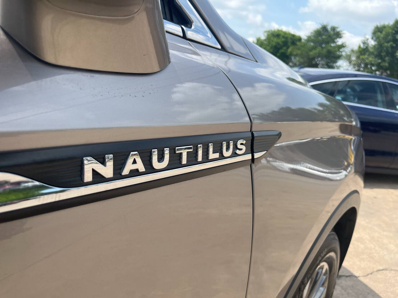 Vehicle image 23 of 24