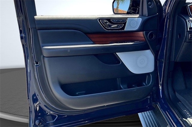Vehicle image 28 of 35