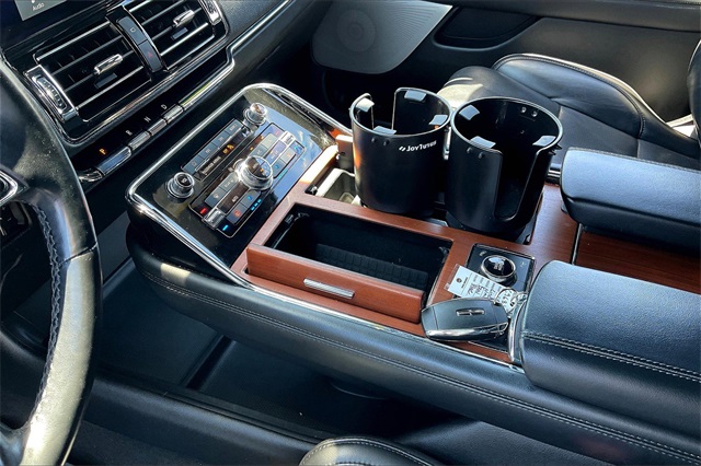 Vehicle image 21 of 35