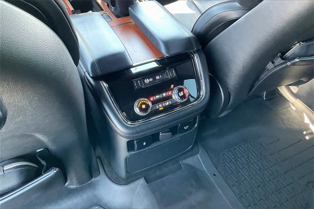 Vehicle image 27 of 35