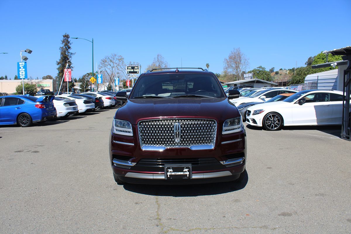 2019 Lincoln Navigator Reserve Image 2 of 18
