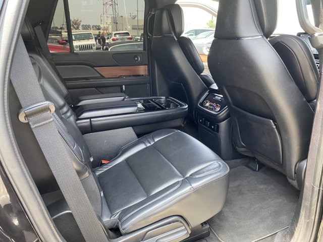Vehicle image 20 of 28