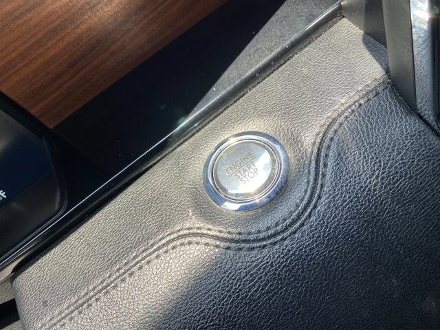 Vehicle image 27 of 28
