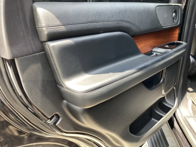 Vehicle image 15 of 28