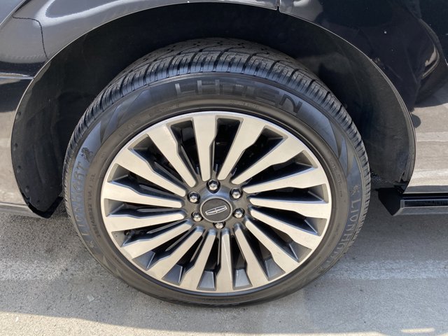 Vehicle image 11 of 28