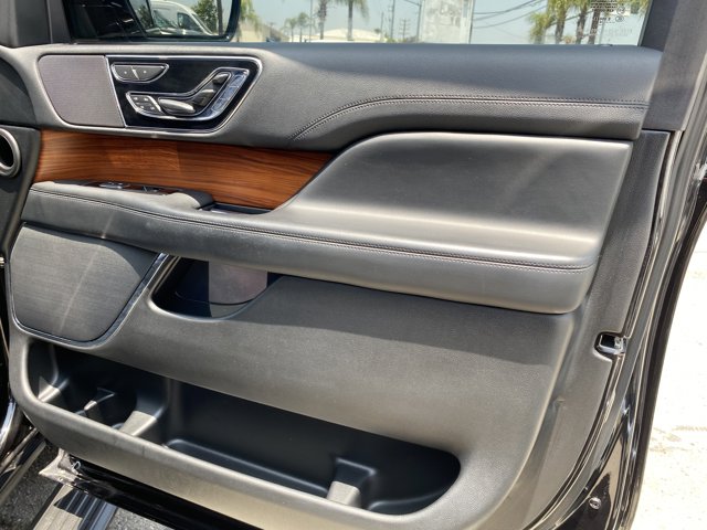 Vehicle image 24 of 28
