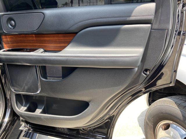 Vehicle image 18 of 28
