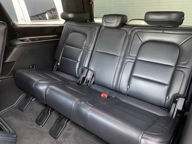 Vehicle image 16 of 28