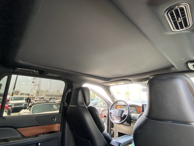 Vehicle image 22 of 28