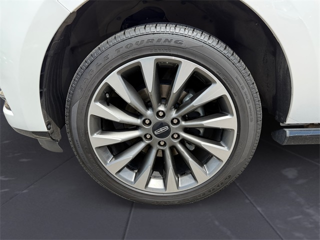 Vehicle image 10 of 27