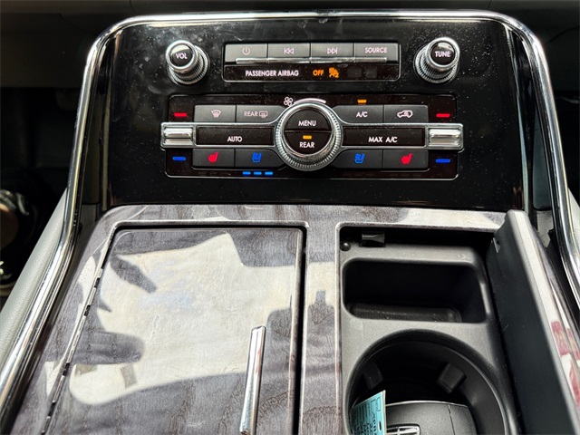 Vehicle image 24 of 27
