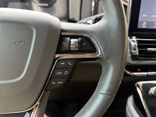 Vehicle image 25 of 27