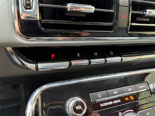 Vehicle image 19 of 27