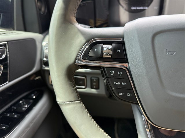 Vehicle image 23 of 27