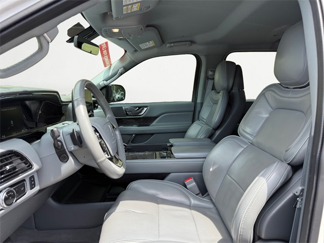 Vehicle image 13 of 27