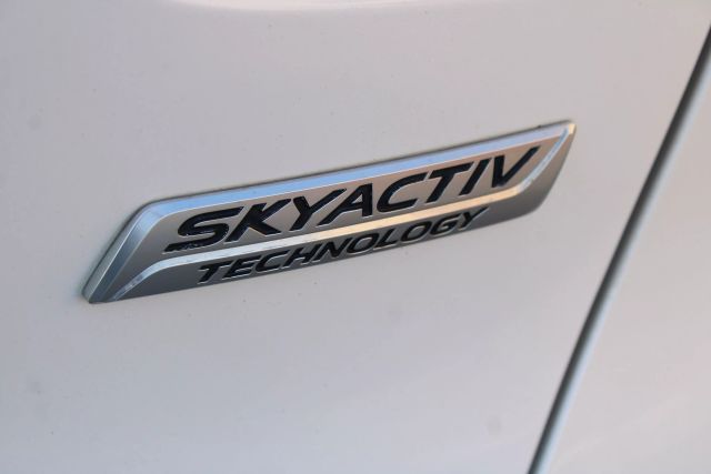 Vehicle image 7 of 32