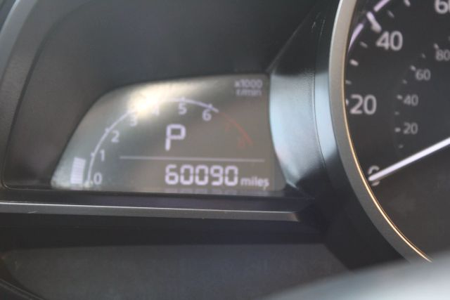 Vehicle image 18 of 32