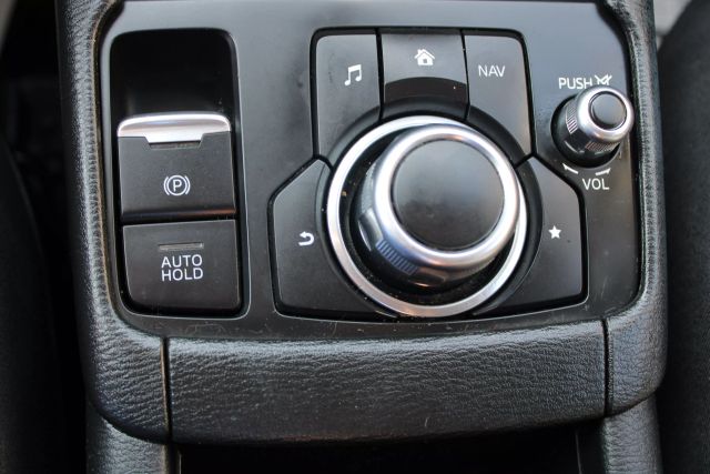 Vehicle image 16 of 32