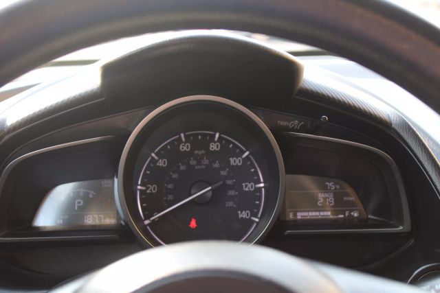Vehicle image 17 of 32