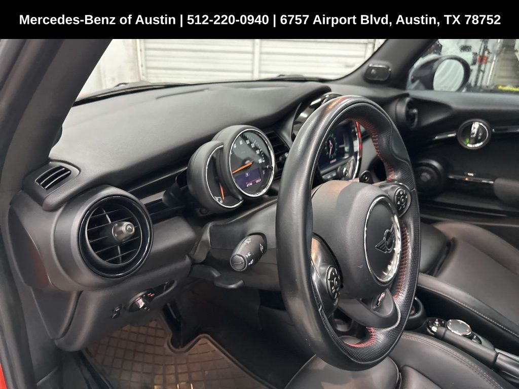 Vehicle image 21 of 27