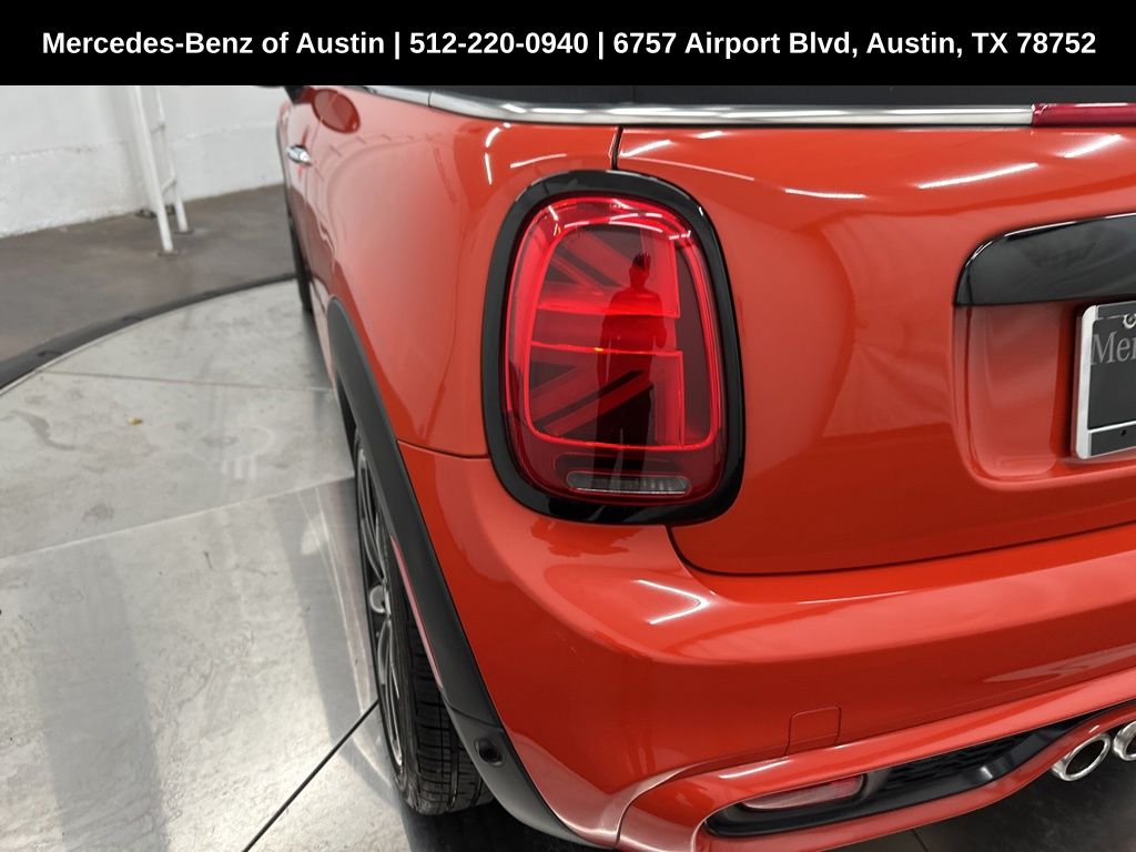 Vehicle image 22 of 27