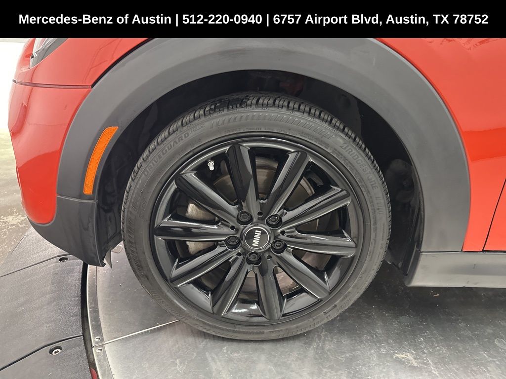 Vehicle image 13 of 27