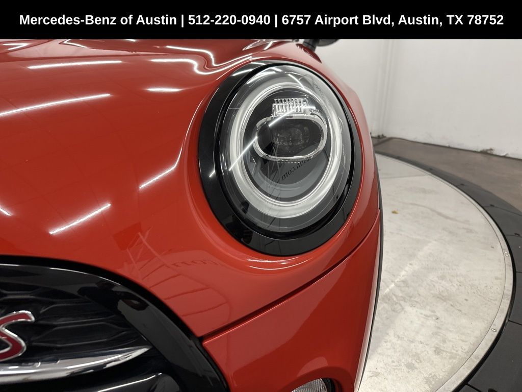 Vehicle image 25 of 27