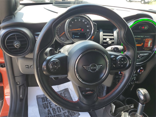 Vehicle image 13 of 26