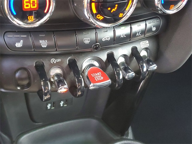 Vehicle image 22 of 26
