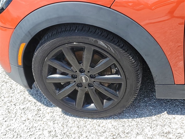 Vehicle image 8 of 26