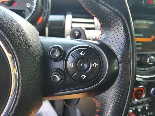 Vehicle image 23 of 26
