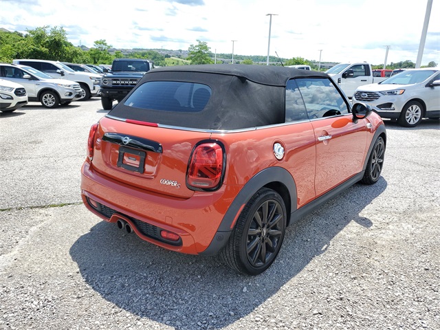 Vehicle image 4 of 26