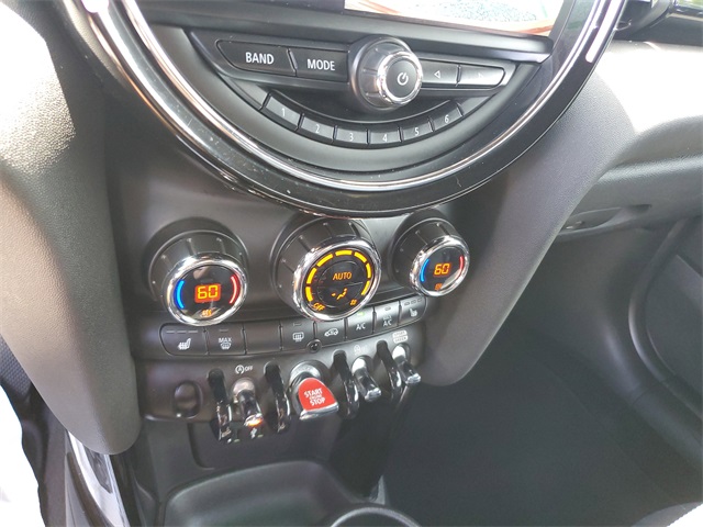 Vehicle image 19 of 26