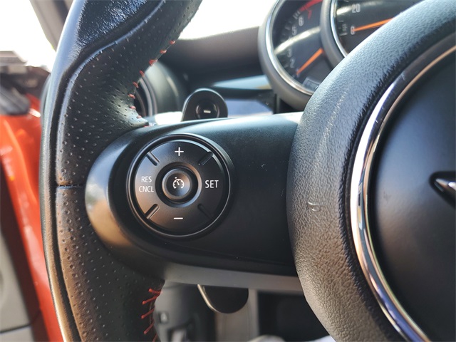 Vehicle image 24 of 26