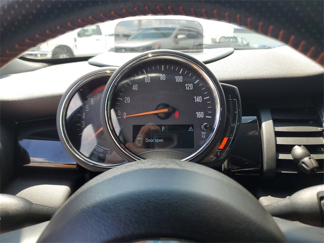 Vehicle image 14 of 26