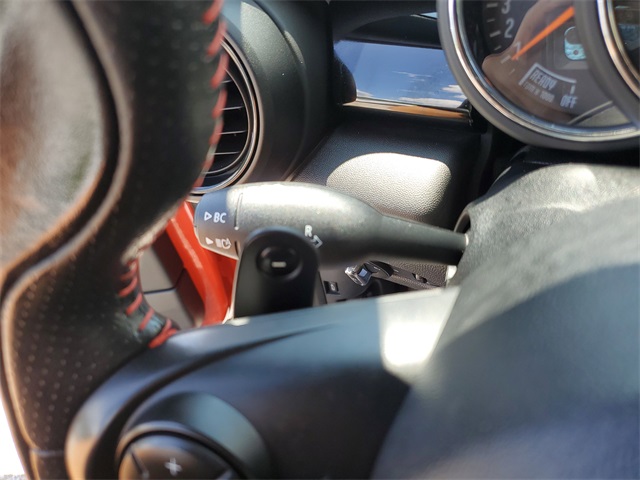 Vehicle image 18 of 26