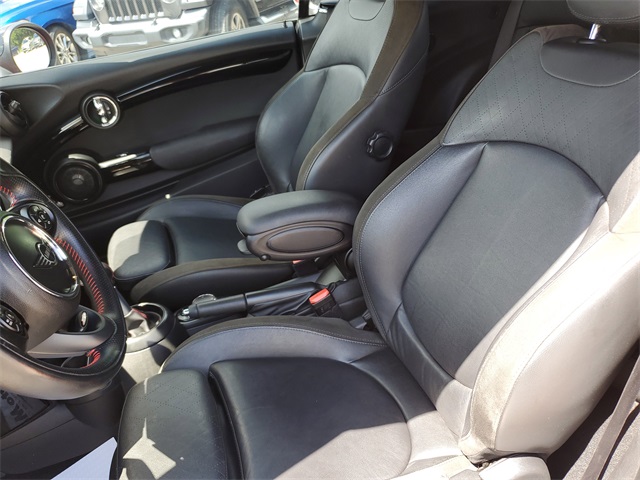 Vehicle image 11 of 26