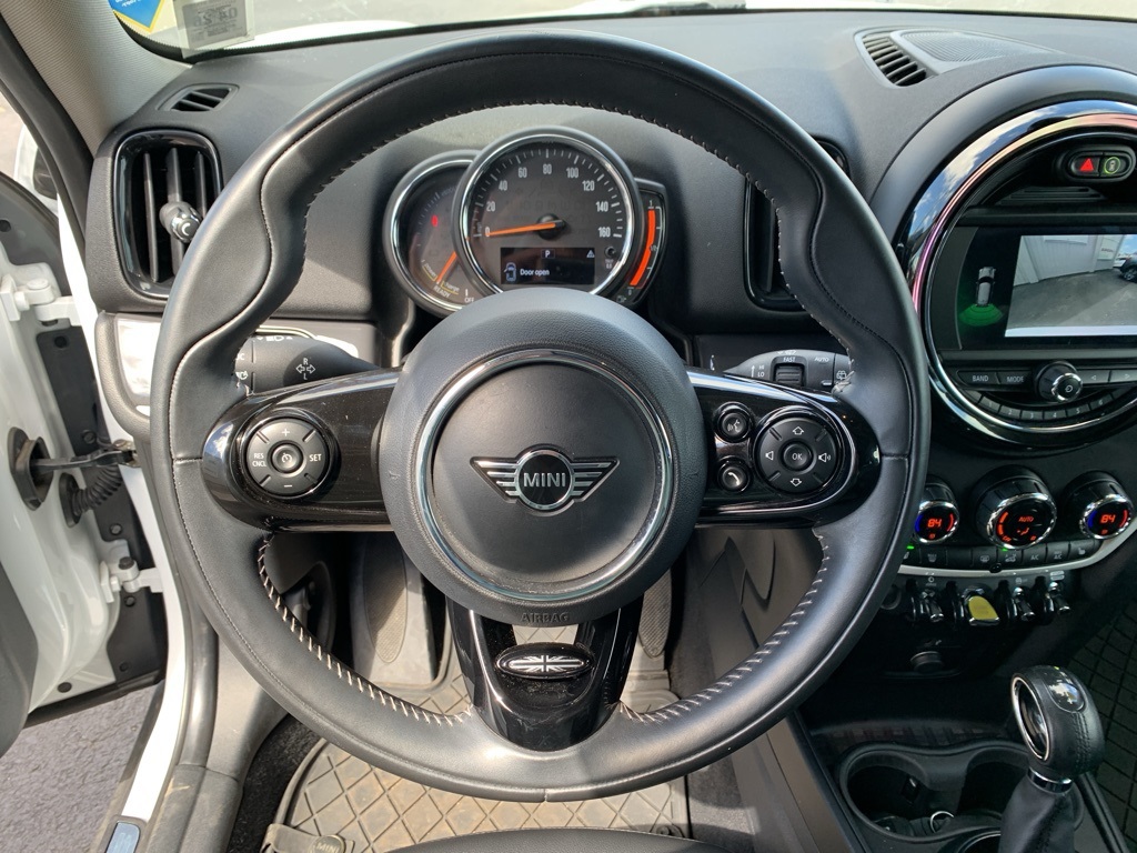 Vehicle image 19 of 29