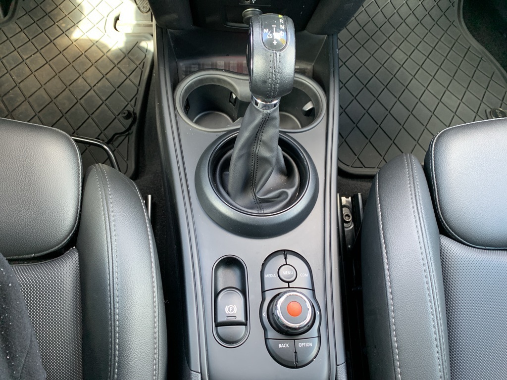 Vehicle image 17 of 29