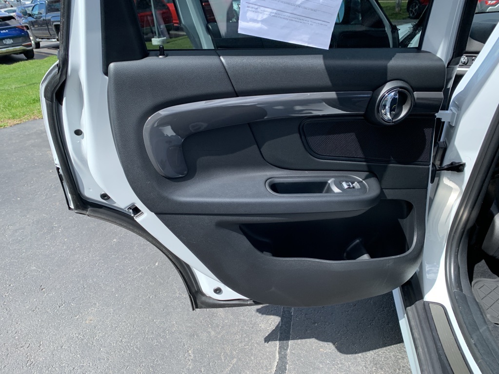 Vehicle image 27 of 29