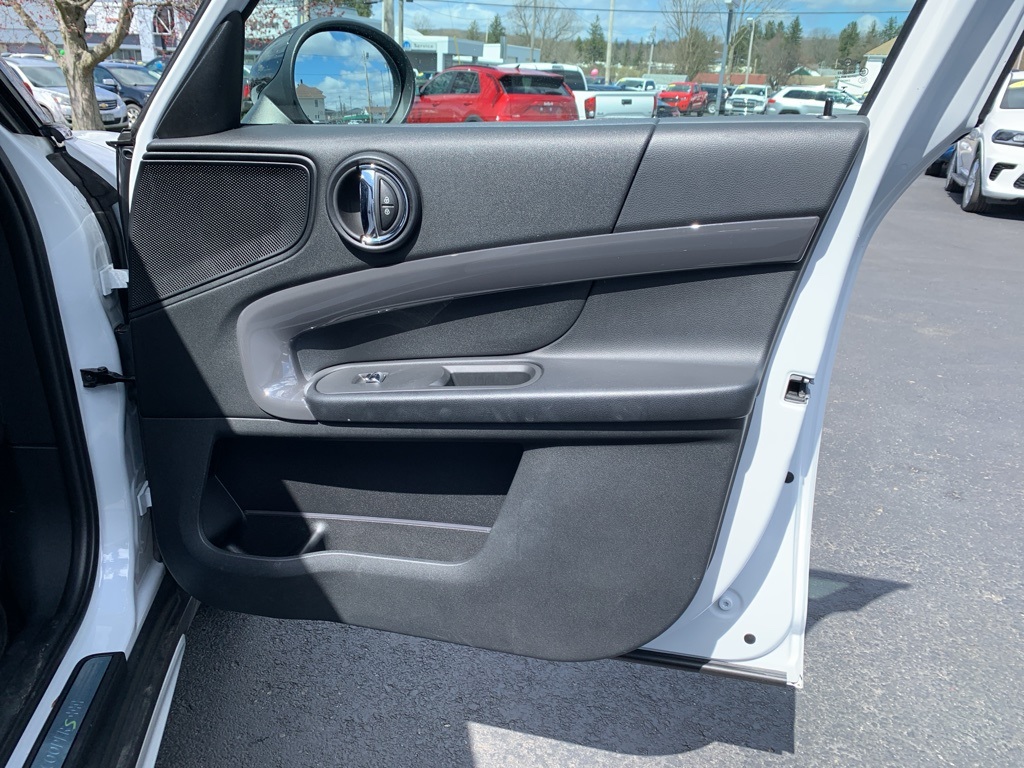 Vehicle image 28 of 29