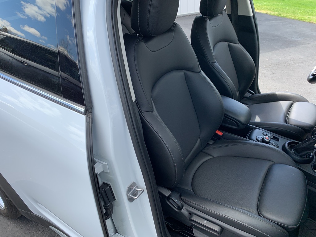 Vehicle image 21 of 29
