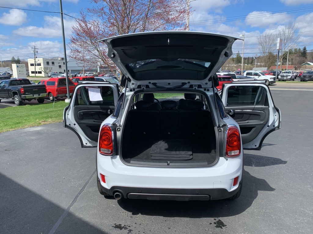 Vehicle image 25 of 29