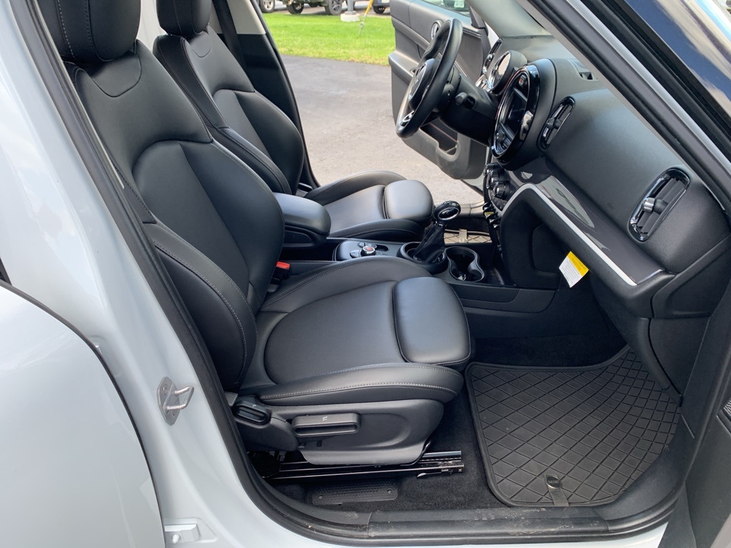 Vehicle image 23 of 29