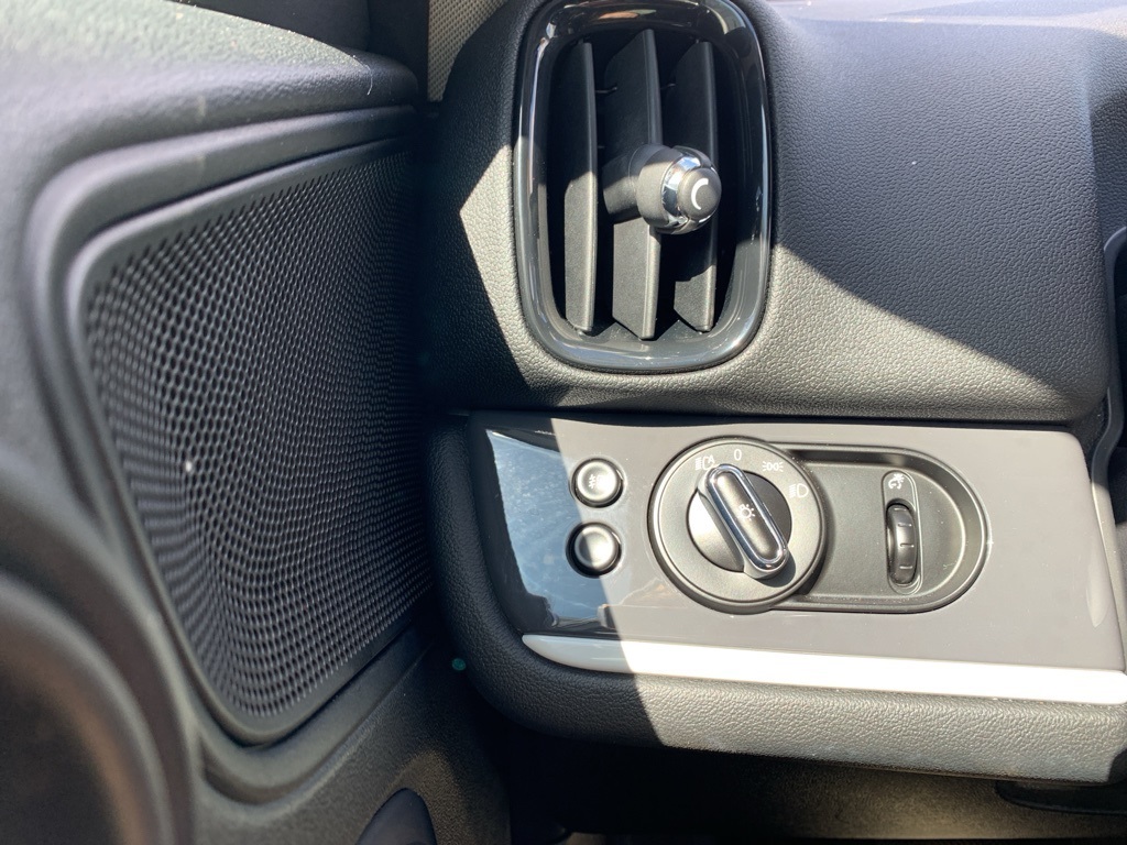 Vehicle image 11 of 29